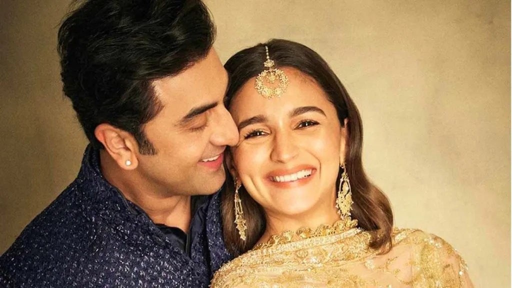 Alia Bhatt Surname Change: आलिया भट्ट ने बदल लिया अपना सरनेम? वायरल फोटो से फैली ‘आलिया कपूर’ की चर्चा