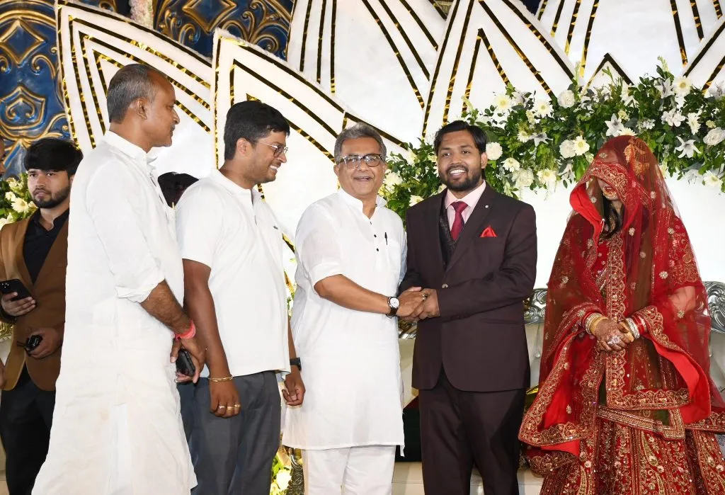 Khan Sir Wife: रिसेप्शन में सामने आई खान सर की पत्नी की पहली झलक, तस्वीरें और वीडियो सोशल मीडिया पर वायरल