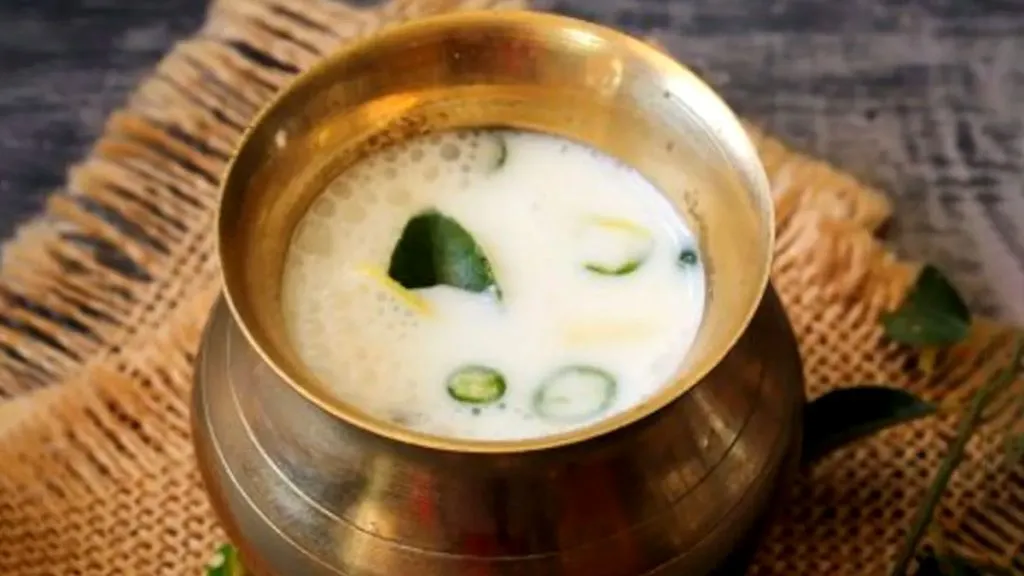 Benefits of Charanamrit: जानिए चरणामृत का महत्व, आध्यात्मिक लाभ और सेवन के शास्त्रीय नियम Benefits of Charanamrit: जानिए चरणामृत का महत्व, आध्यात्मिक लाभ और सेवन के शास्त्रीय नियम