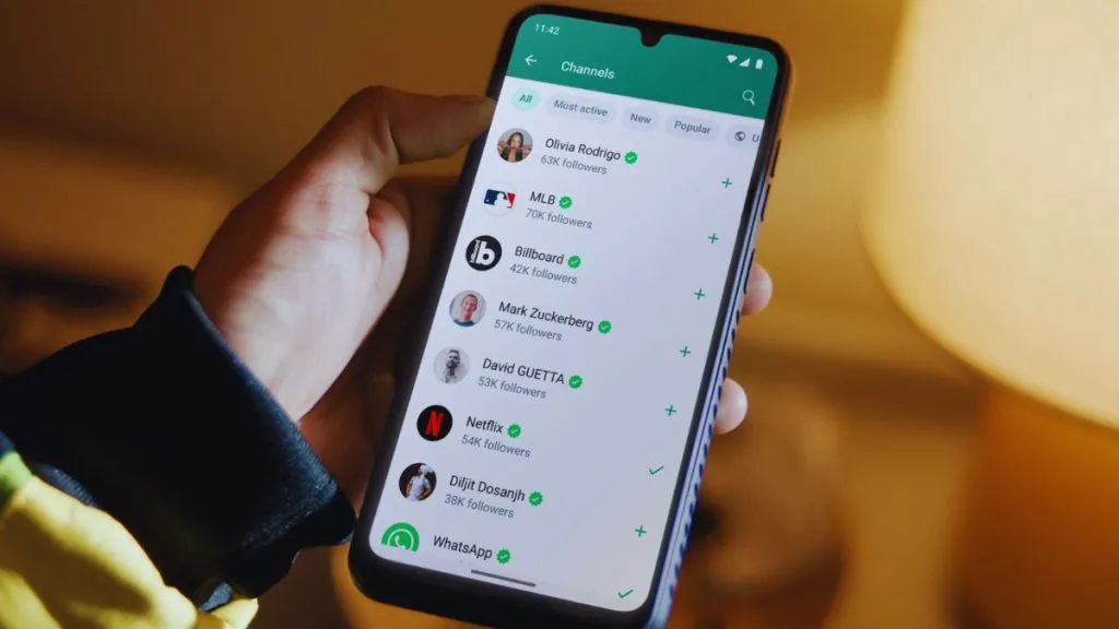 WhatsApp New Feature: WhatsApp ला रहा नया फीचर: अब चुनिंदा कॉन्टैक्ट्स के स्टेटस पर मिलेगा खास नोटिफिकेशन