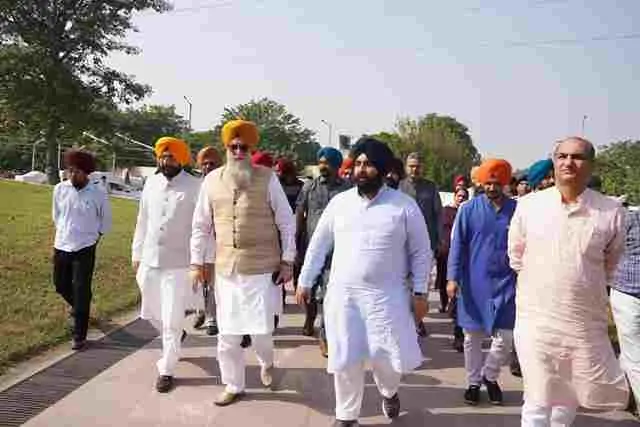 हरजोत सिंह बैंस ने चल रही बुनियादी ढांचा विकास परियोजनाओं की समीक्षा की; लाइट एंड साउंड शो की तैयारियों का भी जायजा लिया हरजोत सिंह बैंस ने चल रही बुनियादी ढांचा विकास परियोजनाओं की समीक्षा की; लाइट एंड साउंड शो की तैयारियों का भी जायजा लिया