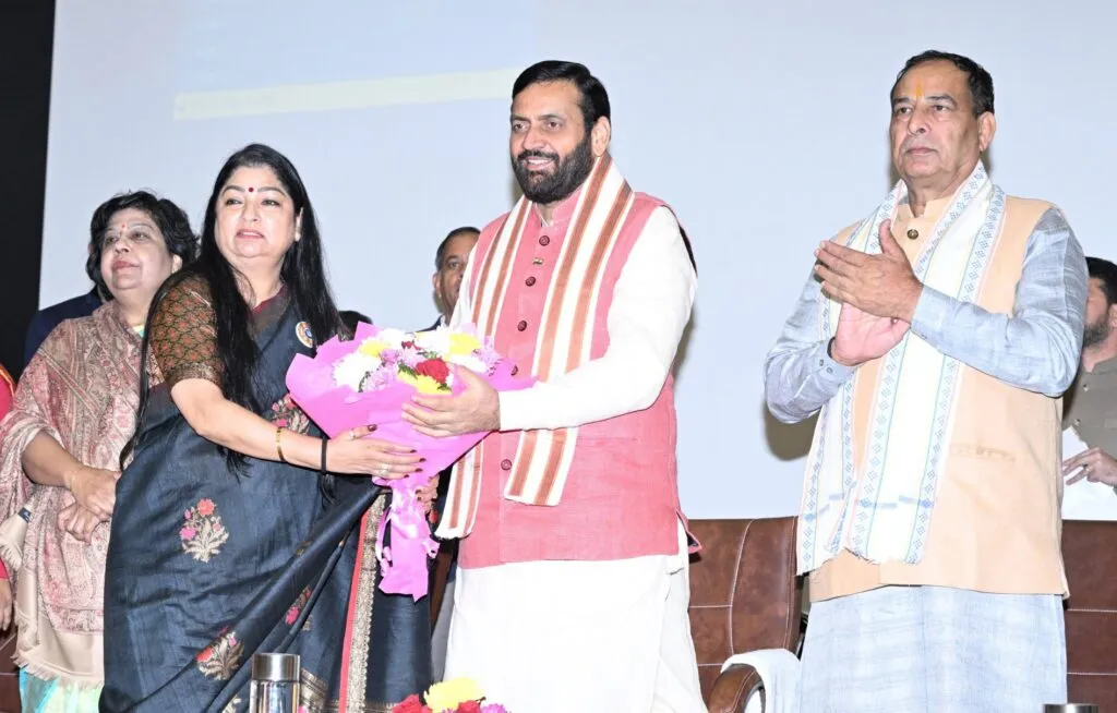 पंचकूला में स्वयं सहायता समूह सम्मेलन में सीएम नैयाब सैनी की उपस्थिति “हर घर में हुनर, हर हाथ में काम…यही आत्मनिर्भर भारत की पहचान” — मुख्यमंत्री पंचकूला में स्वयं सहायता समूह सम्मेलन में सीएम नैयाब सैनी की उपस्थिति “हर घर में हुनर, हर हाथ में काम…यही आत्मनिर्भर भारत की पहचान” — मुख्यमंत्री