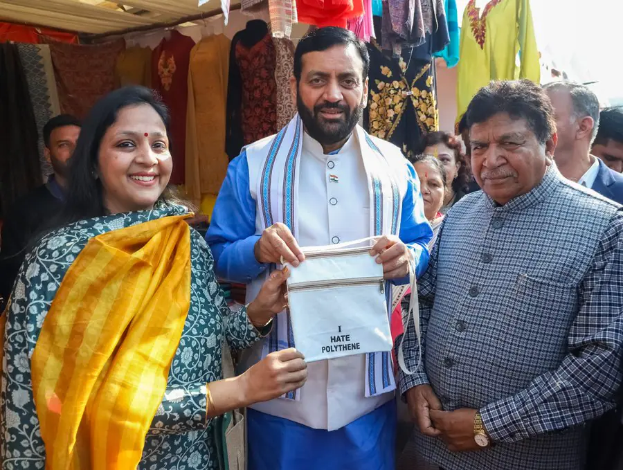 पर्यावरण संरक्षण का संकल्प: “पॉलीथिन को ना” अभियान फिर हुआ जोरदार, जागरूकता संदेश हुआ वायरल पर्यावरण संरक्षण का संकल्प: “पॉलीथिन को ना” अभियान फिर हुआ जोरदार, जागरूकता संदेश हुआ वायरल