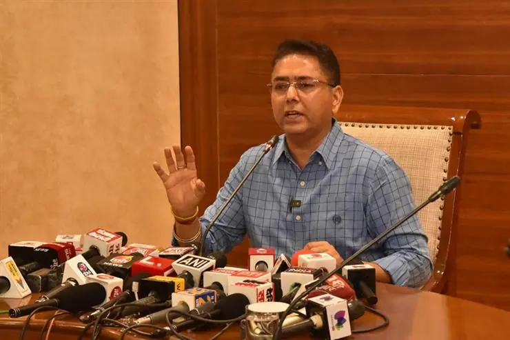 कैबिनेट मंत्री अमन अरोड़ा ने चंडीगढ़ में मीडिया से की बातचीत, राज्य की विकास योजनाओं पर किया विस्तृत चर्चा