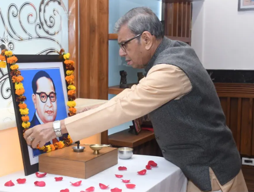 महापरिनिर्वाण दिवस पर राज्यपाल प्रो. अशीम कुमार घोष ने बाबा साहेब डॉ. भीमराव अंबेडकर को श्रद्धांजलि अर्पित की महापरिनिर्वाण दिवस पर राज्यपाल प्रो. अशीम कुमार घोष ने बाबा साहेब डॉ. भीमराव अंबेडकर को श्रद्धांजलि अर्पित की