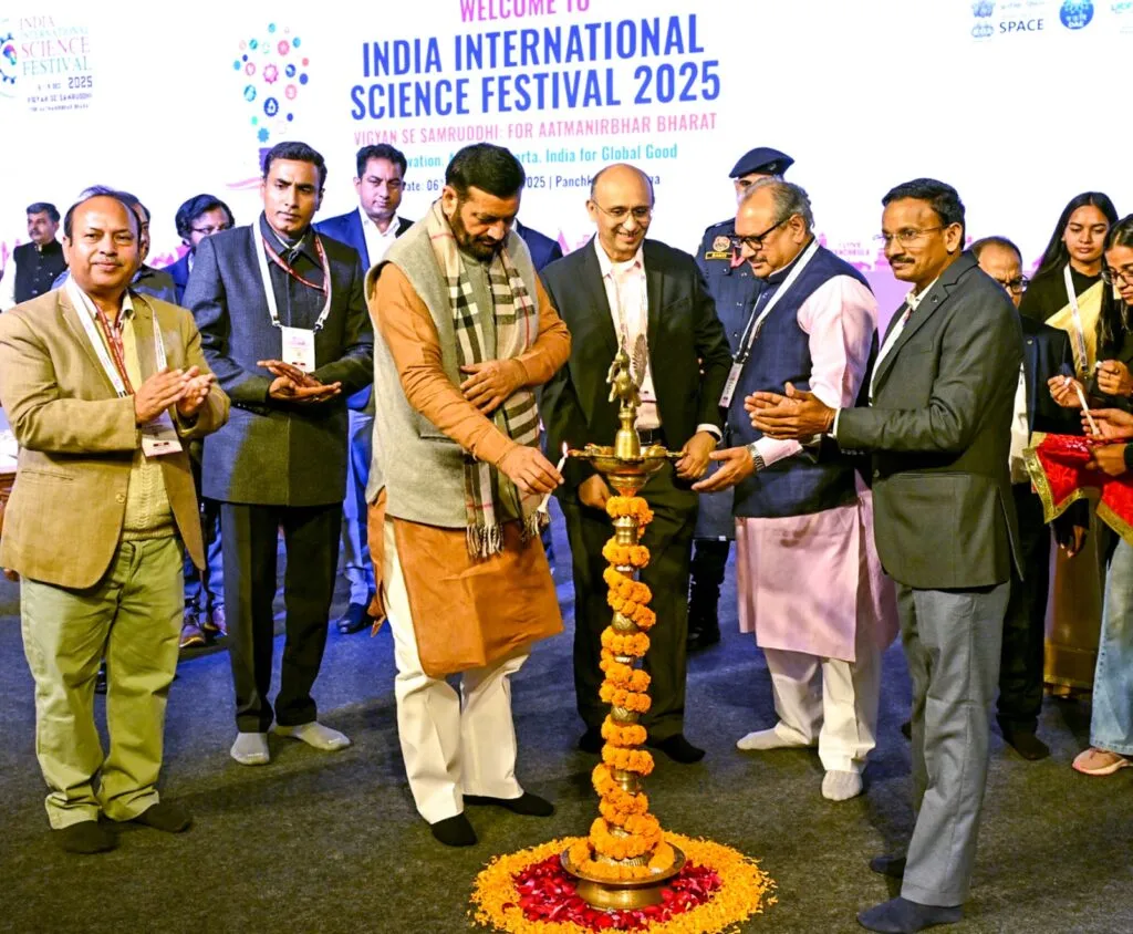 इंडिया इंटरनेशनल साइंस फेस्टिवल 2025: मुख्यमंत्री नायब सैनी ने स्टूडेंट साइंस एंड टेक्नोलॉजी विलेज का किया उद्घाटन इंडिया इंटरनेशनल साइंस फेस्टिवल 2025: मुख्यमंत्री नायब सैनी ने स्टूडेंट साइंस एंड टेक्नोलॉजी विलेज का किया उद्घाटन