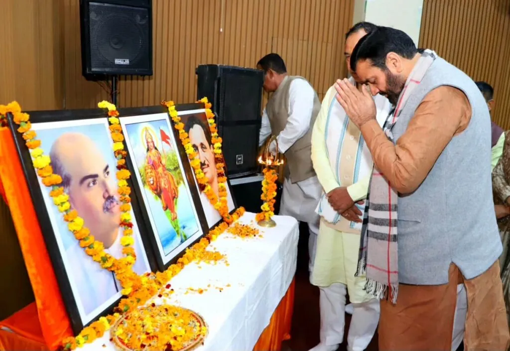 कैथल में आत्मनिर्भर भारत संकल्प अभियान की प्रदेश स्तरीय बैठक, स्वदेशी रथ यात्रा को दिखाई गई हरी झंडी कैथल में आत्मनिर्भर भारत संकल्प अभियान की प्रदेश स्तरीय बैठक, स्वदेशी रथ यात्रा को दिखाई गई हरी झंडी