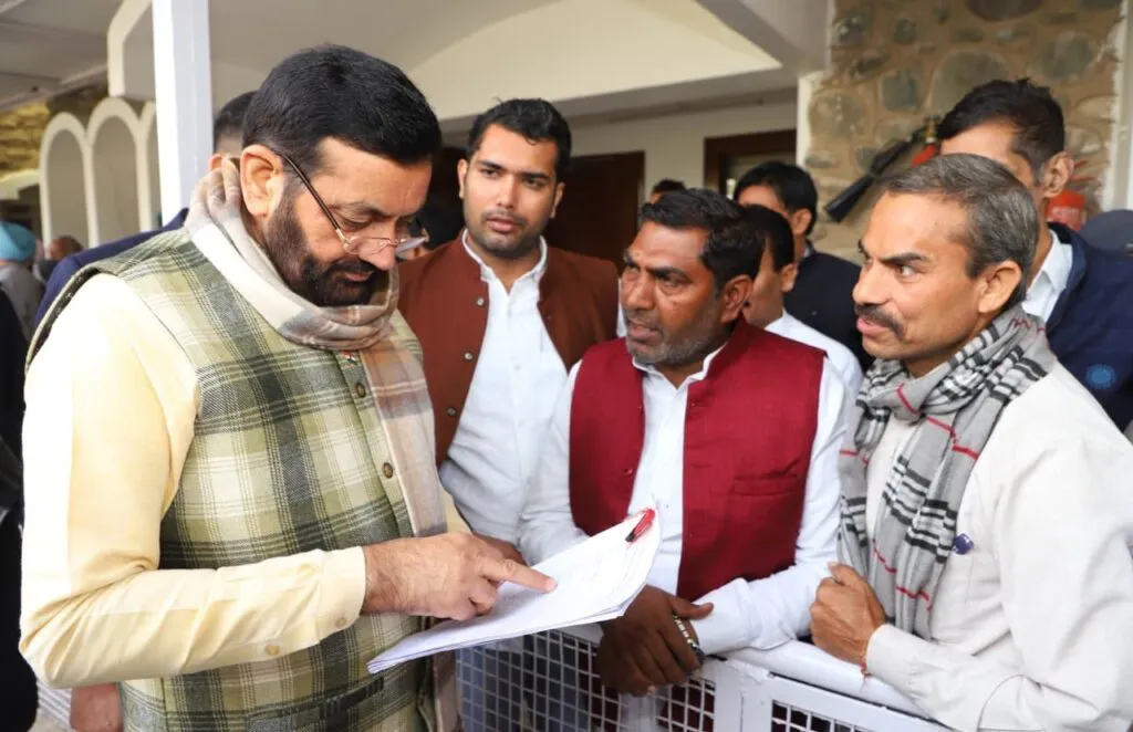 मुख्यमंत्री नायब सिंह सैनी ने संत कबीर कुटीर में लोगों की समस्याएं सुनीं