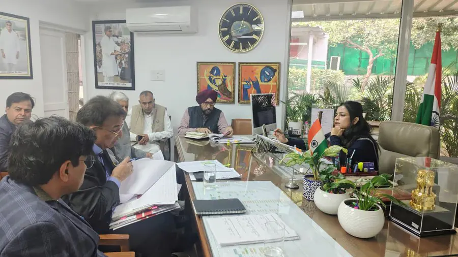 तोशाम के विकास और बाढ़ से जुड़े कार्यों की समीक्षा, सिंचाई एवं जल संसाधन मंत्री ने ली अधिकारियों की बैठक