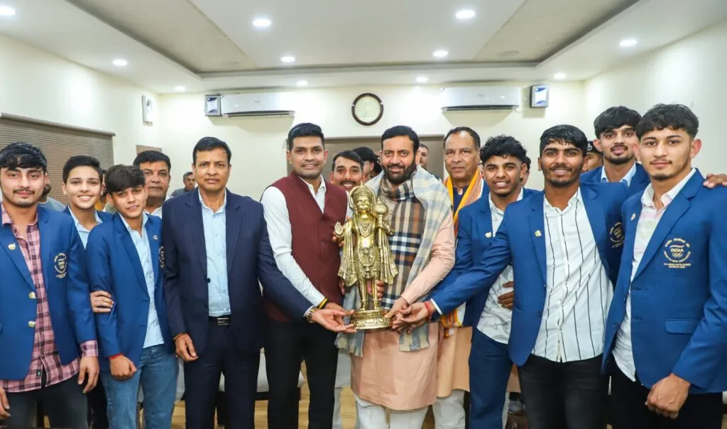 एशियन यूथ गेम्स 2025 में स्वर्ण पदक जीतने वाले कबड्डी खिलाड़ियों का मुख्यमंत्री आवास पर स्वागत