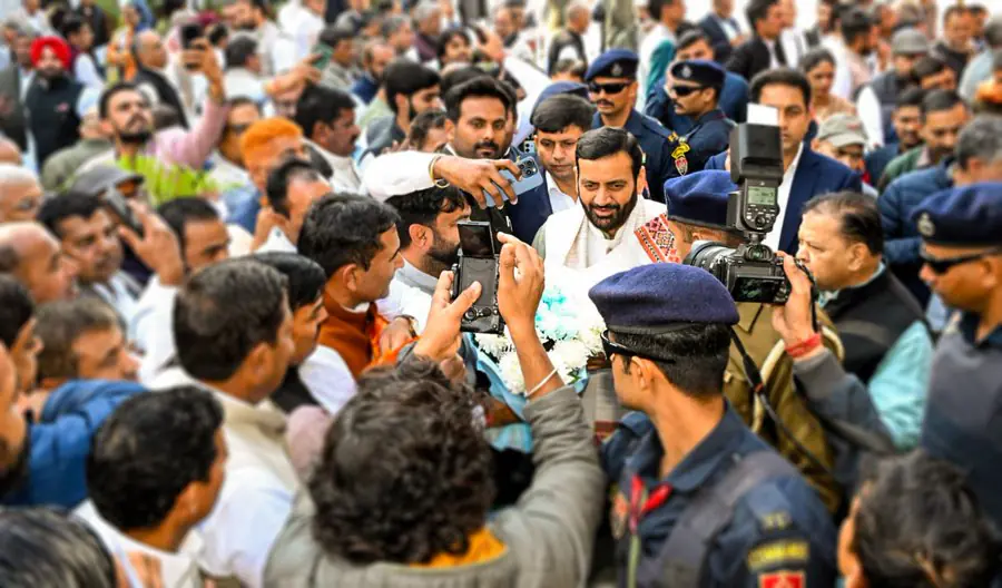 जनता के बीच, जनता के लिए, जनता के साथ—जनसेवा की प्रतिबद्धता