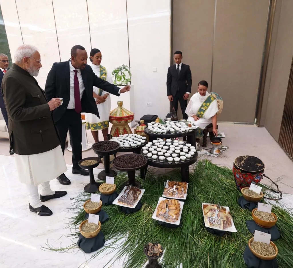 अदीस अबाबा एयरपोर्ट पर इथियोपिया की पारंपरिक कॉफी सेरेमनी में शामिल हुए, सांस्कृतिक विरासत से हुआ परिचय अदीस अबाबा एयरपोर्ट पर इथियोपिया की पारंपरिक कॉफी सेरेमनी में शामिल हुए, सांस्कृतिक विरासत से हुआ परिचय