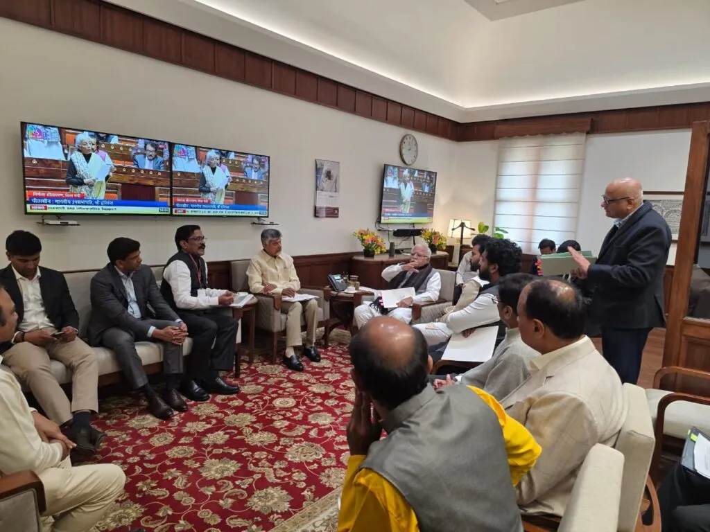 आंध्रप्रदेश में मेट्रो परियोजनाओं को लेकर हुआ उच्चस्तरीय विचार-विमर्श