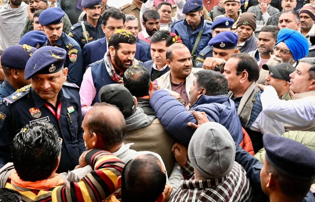 मुख्यमंत्री नायब सिंह सैनी का लाडवा दौरा, ग्रामीणों की समस्याएं सुनीं, विकास कार्यों की घोषणाएं
