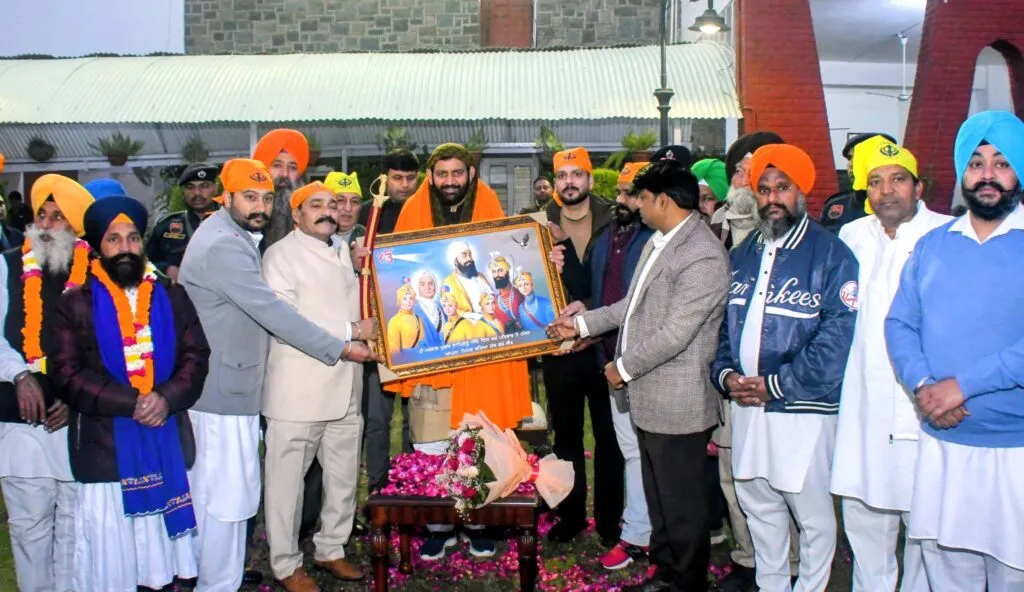 संत कबीर कुटीर में फतेहगढ़ साहिब से आए प्रतिनिधिमंडल का आत्मीय स्वागत, साहिबजादों की शहादत को किया नमन