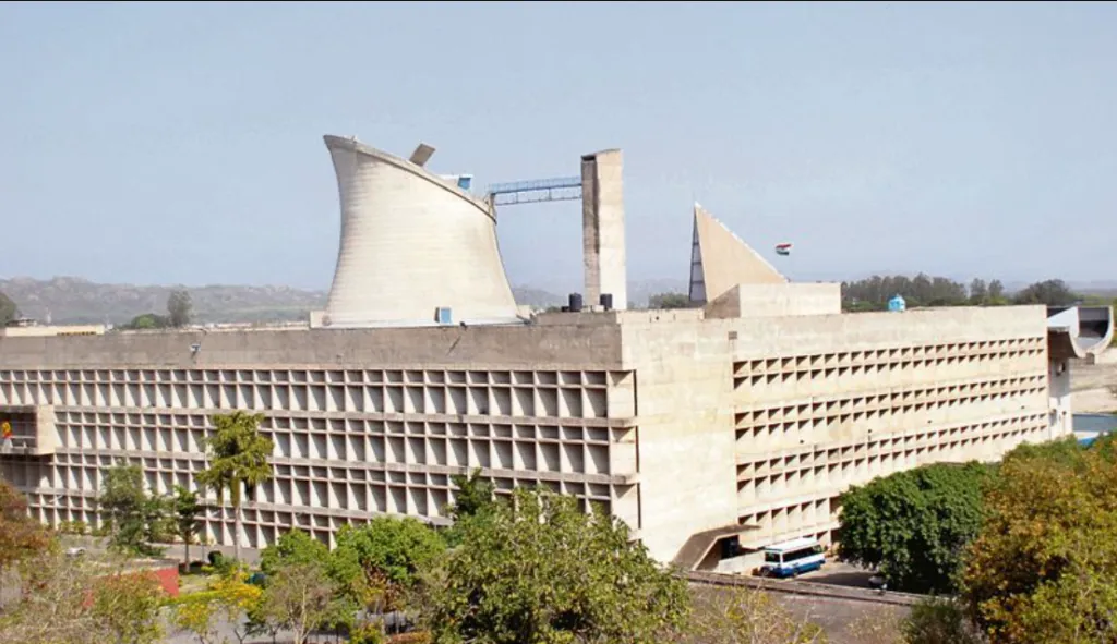 हरियाणा विधानसभा ने दुकानें एवं वाणिज्यिक प्रतिष्ठान (संशोधन) अधिनियम, 2025 पारित किया