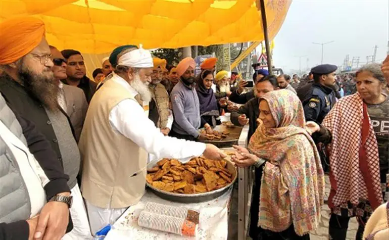 अंबाला छावनी में चारों साहिबजादों की शहीदी की स्मृति में लंगर सेवा, ऊर्जा एवं परिवहन मंत्री अनिल विज ने किया सेवा कार्य