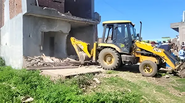नशों के खिलाफ जंग: ‘युद्ध नशਿਆਂ विरुद्ध’ अभियान के तहत तरनतारन में बुलडोज़र कार्रवाई