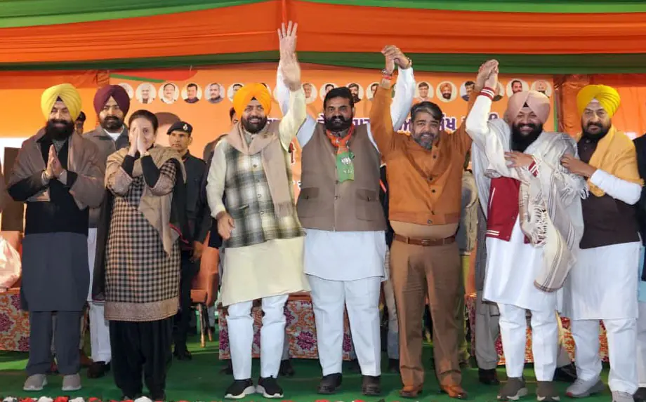 घन्नौर रैली में सीएम नायब सैनी का हमला: पंजाब सरकार ने महिलाओं और बुजुर्गों से किए वादे नहीं निभाए घन्नौर रैली में सीएम नायब सैनी का हमला: पंजाब सरकार ने महिलाओं और बुजुर्गों से किए वादे नहीं निभाए