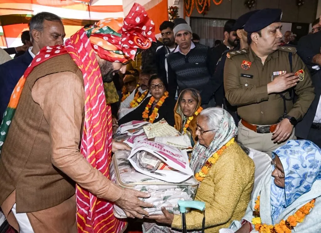 स्वतंत्रता सेनानियों के परिजन, भूतपूर्व सैनिक और वीर नारियों का सम्मान, राष्ट्र ने किया त्याग और समर्पण को नमन