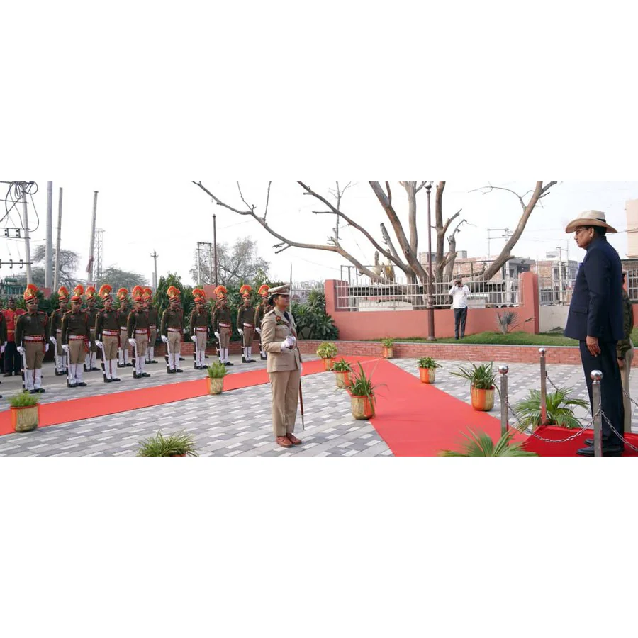 जिला हांसी आगमन पर भारत के मुख्य न्यायाधीश न्यायमूर्ति सूर्यकांत को हरियाणा पुलिस ने दिया गार्ड ऑफ ऑनर जिला हांसी आगमन पर भारत के मुख्य न्यायाधीश न्यायमूर्ति सूर्यकांत को हरियाणा पुलिस ने दिया गार्ड ऑफ ऑनर