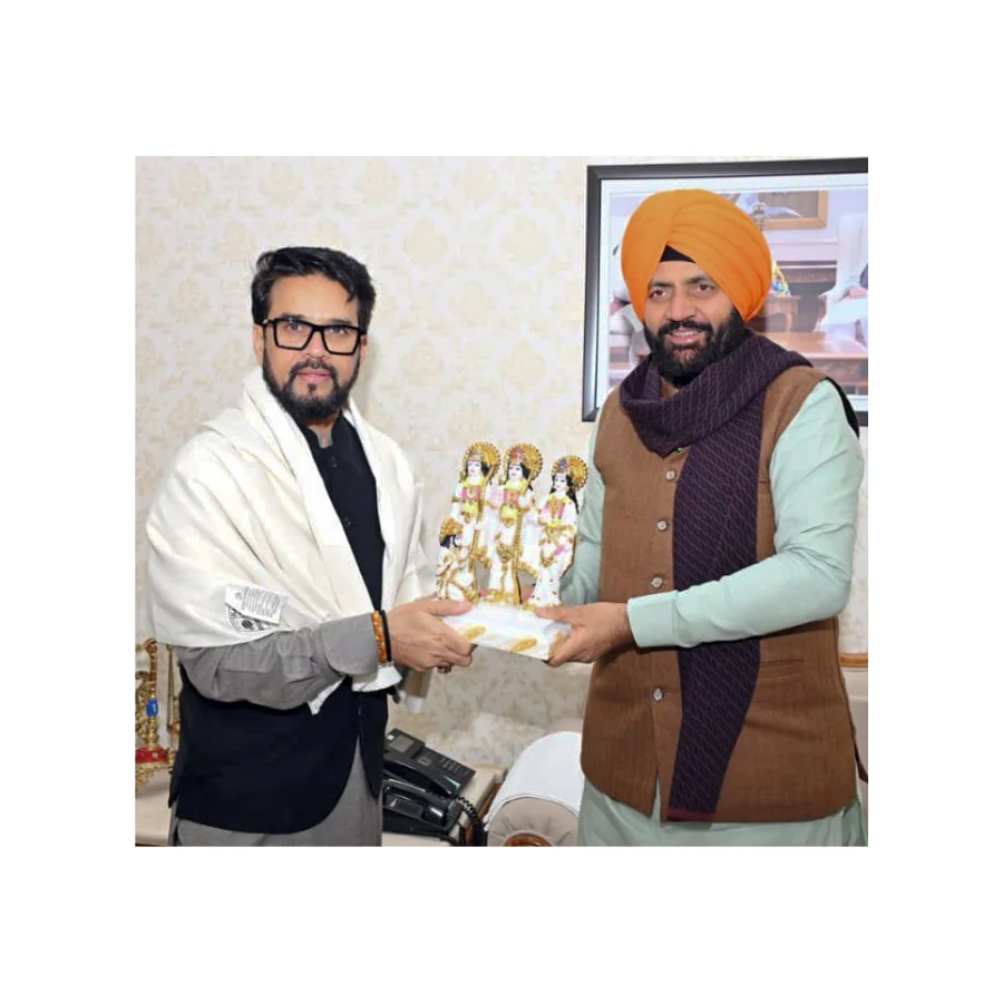 चंडीगढ़ में मुख्यमंत्री नायब सैनी ने पूर्व केंद्रीय मंत्री अनुराग ठाकुर को किया सम्मानित