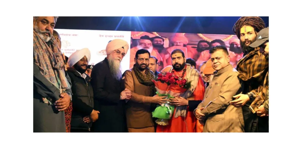 मोहाली के श्री अमृतेश्वर महादेव मंदिर में भजन संध्या, आध्यात्मिक वातावरण से सराबोर हुआ परिसर मोहाली के श्री अमृतेश्वर महादेव मंदिर में भजन संध्या, आध्यात्मिक वातावरण से सराबोर हुआ परिसर