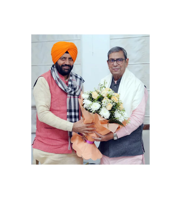 मुख्यमंत्री नायब सिंह सैनी ने लोक भवन में राज्यपाल प्रो. अशीम कुमार घोष का किया सम्मान