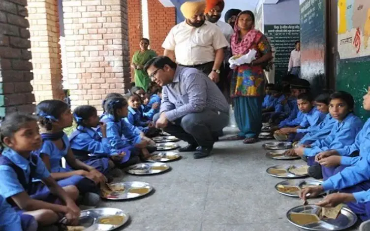 सरकारी स्कूलों में उगेंगी सेहत की फसलें, पंजाब के 5,073 स्कूलों में बनेंगे ‘पौष्टिक बगीचे’ सरकारी स्कूलों में उगेंगी सेहत की फसलें, पंजाब के 5,073 स्कूलों में बनेंगे ‘पौष्टिक बगीचे’