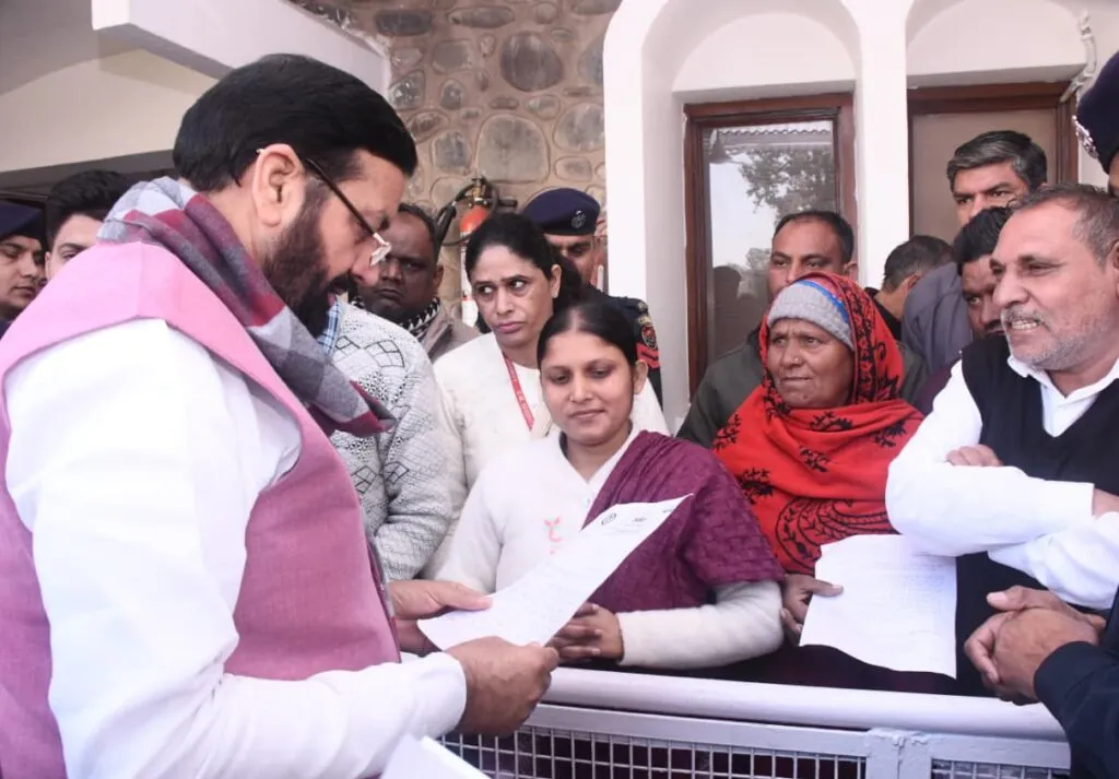 मुख्यमंत्री श्री नायब सिंह सैनी ने संत कबीर कुटीर में जन समस्याएं सुनी, अधिकारियों को त्वरित समाधान के निर्देश दिए