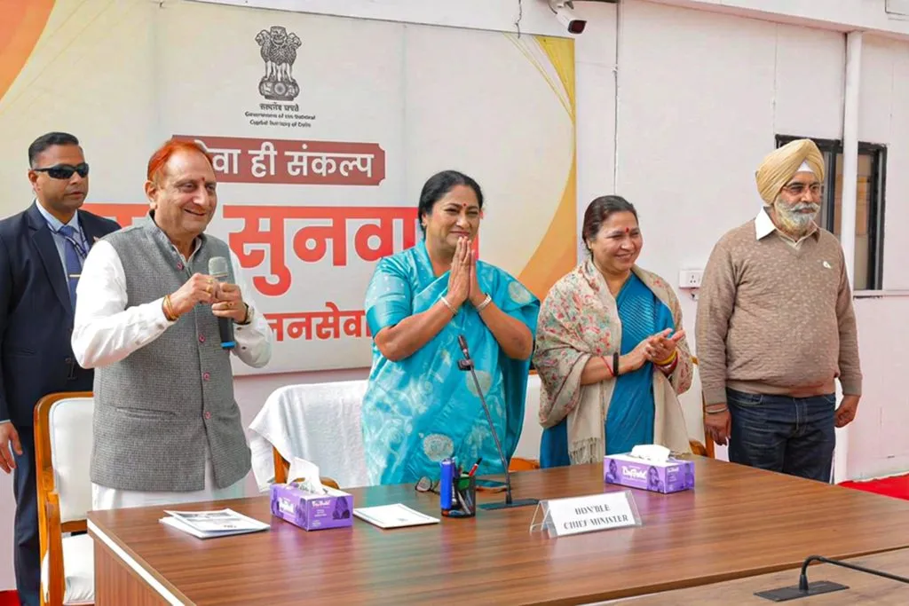 मुख्यमंत्री ने एमसीडी एमटीएस कर्मियों से की मुलाकात, वेतन वृद्धि पर जताया आभार; बोले— ‘कर्मयोगियों का सम्मान ही सुशासन का आधार’