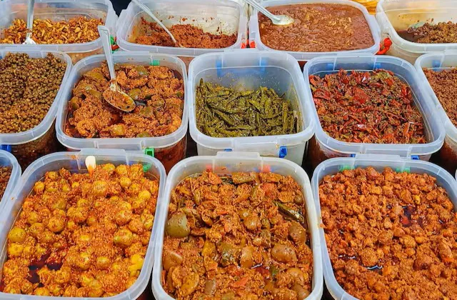 राजस्थान का स्पेशल अचार और नमकीन बने पर्यटकों की पहली पसंद, अनारदाना गोली, जीरा गोली और इमली लड्डू की रही खास मांग