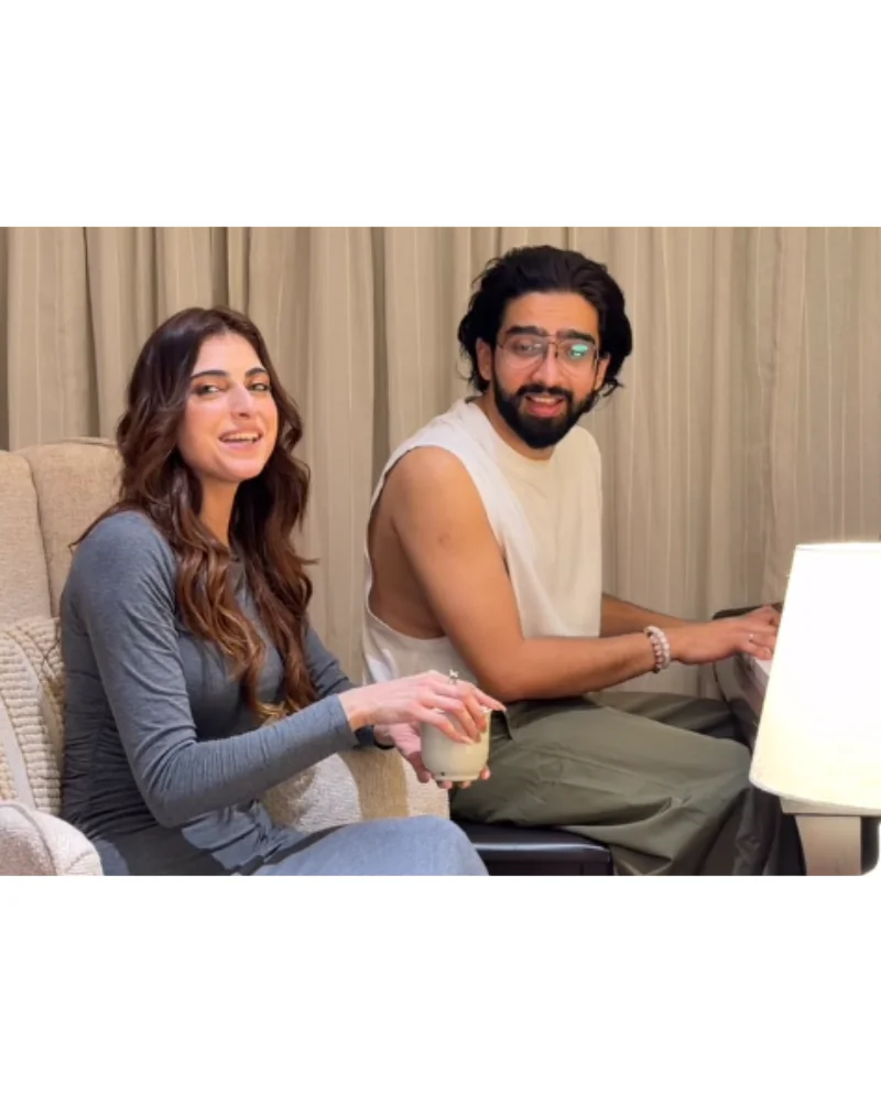 बिग बॉस 19 के अमाल मलिक और फरहाना भट्ट का रोमांटिक वीडियो वायरल, फैंस बोले—‘ये है रियल बेस्ट जोड़ी’ बिग बॉस 19 के अमाल मलिक और फरहाना भट्ट का रोमांटिक वीडियो वायरल, फैंस बोले—‘ये है रियल बेस्ट जोड़ी’