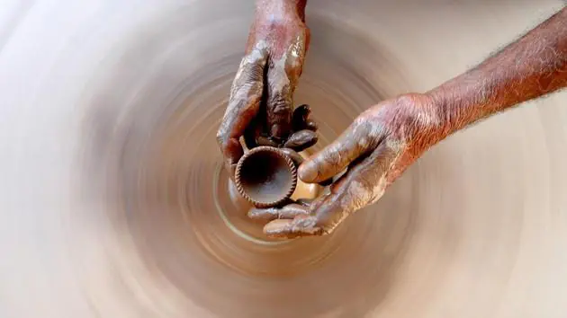 हरियाणा सरकार दे रही शिल्पकारों को अंतरराष्ट्रीय पहचान, सूरजकुंड मेले में निखर रही पारंपरिक कला