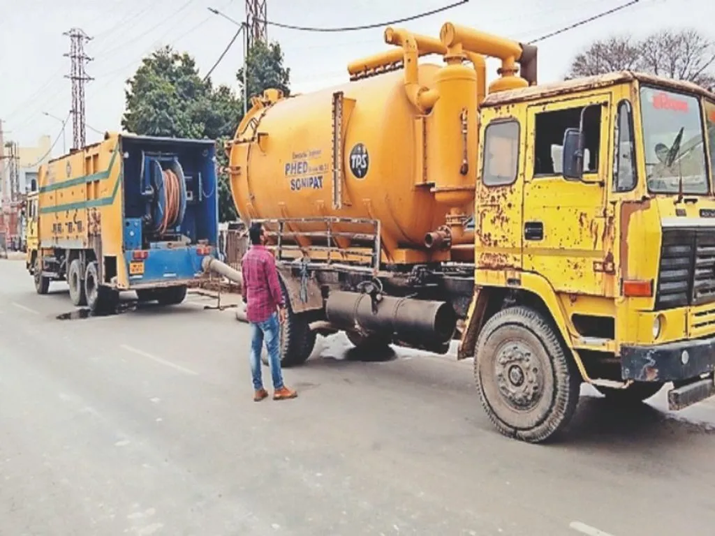 पलवल को मिली 4 सुपर सकर मशीनें, सीवरेज सफाई होगी हाईटेक; जलभराव से राहत का दावा पलवल को मिली 4 सुपर सकर मशीनें, सीवरेज सफाई होगी हाईटेक; जलभराव से राहत का दावा