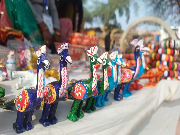 39वें सूरजकुंड शिल्प मेले में टेडी बियर और टेराकोटा बर्तन बने आकर्षण का केंद्र, बच्चों से लेकर युवाओं तक दिखी जबरदस्त खरीदारी